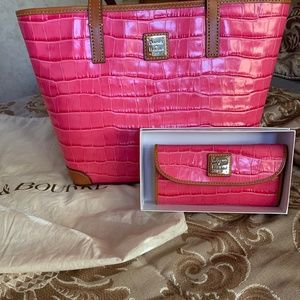 Dooney & Bourke purse and wallet